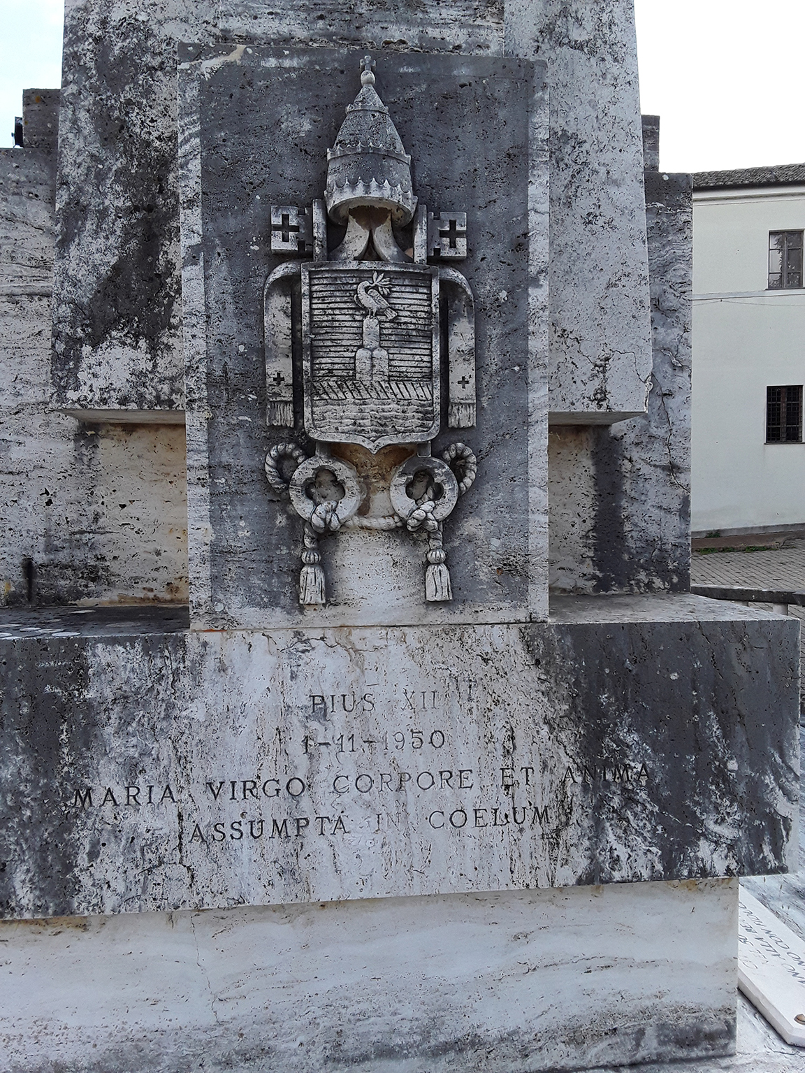 Monumento alla Madonna di Lourdes