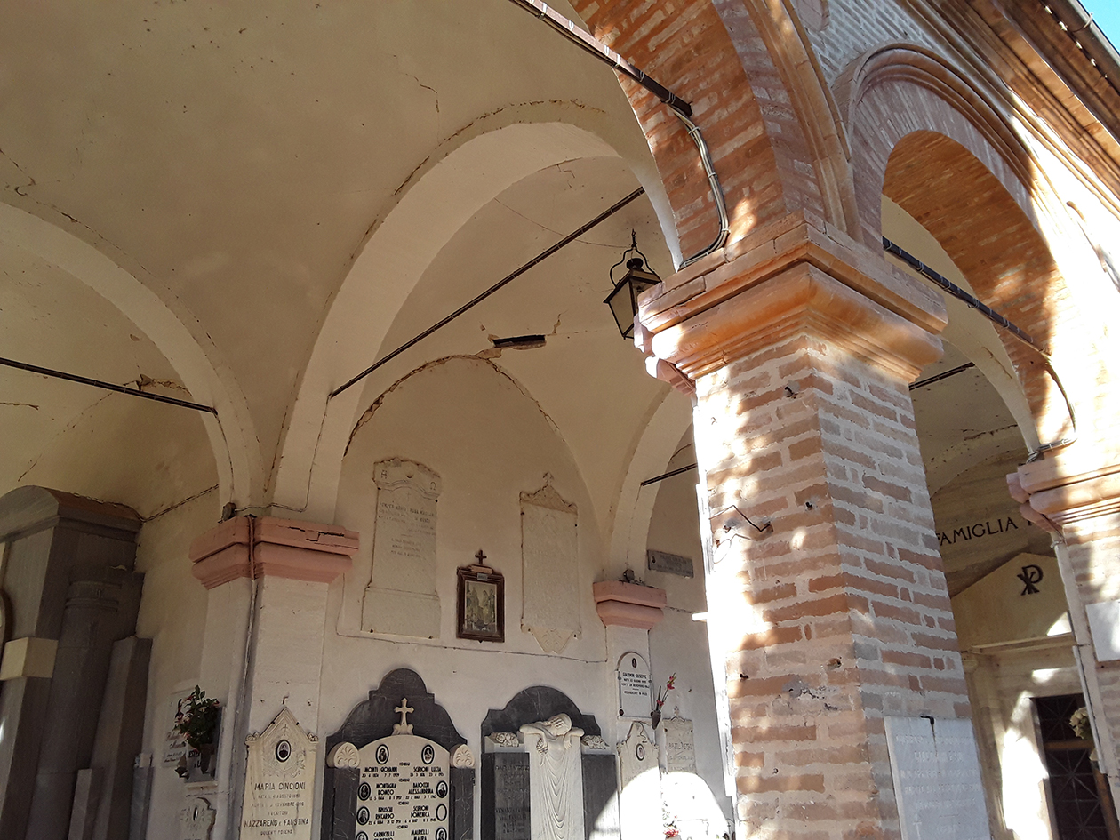 Chiesa e cimitero comunale di Sarnano