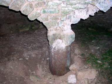 Resti della cripta appartenenti all’antico Monastero di San Michele Arcangelo