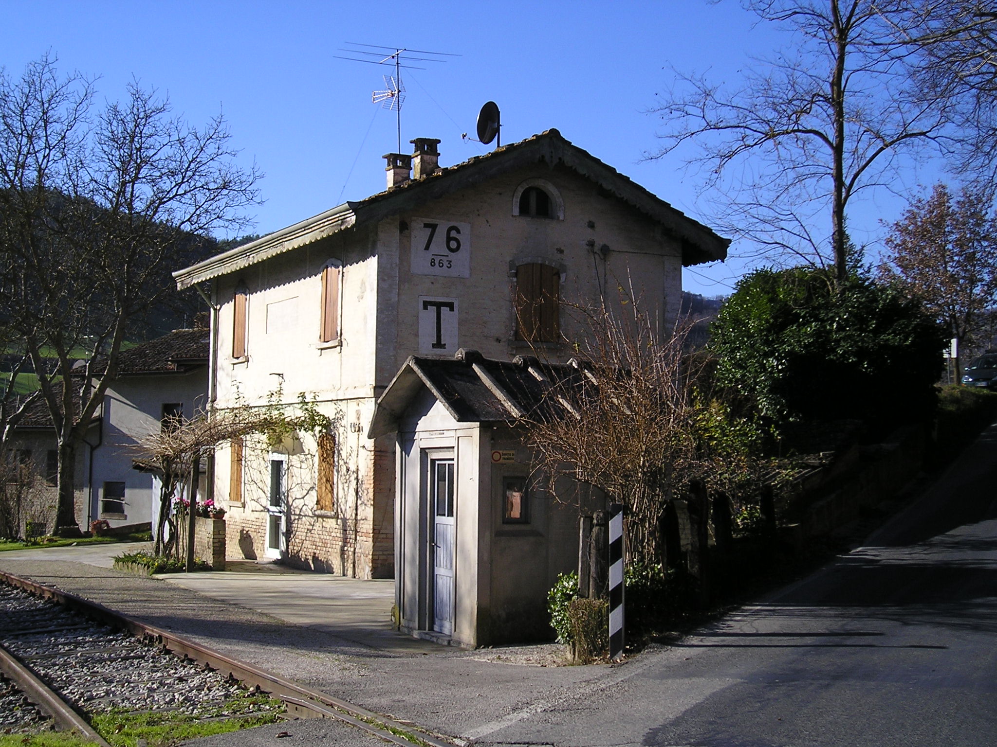 Casello ferroviario km. 76