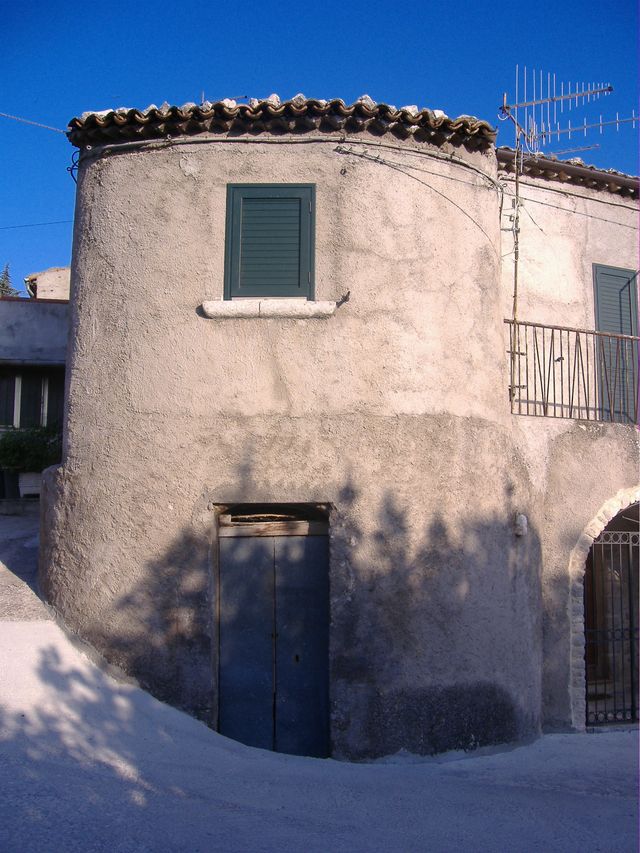 casa, con torre di cinta, plurifamiliare