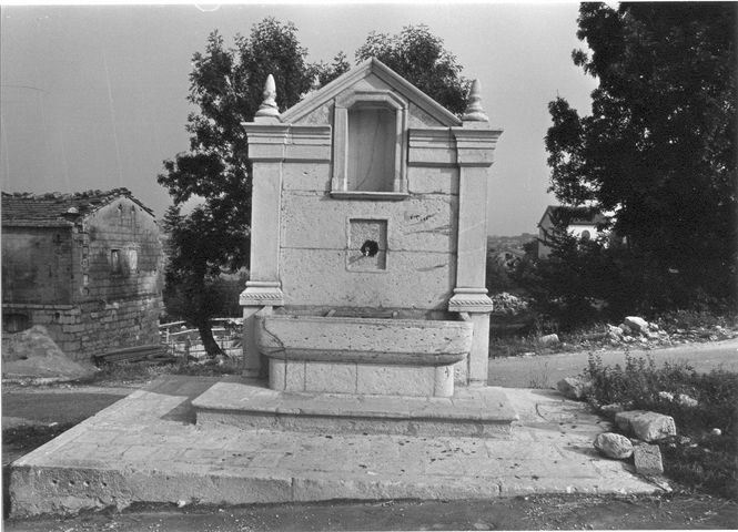 fontana, pubblica
