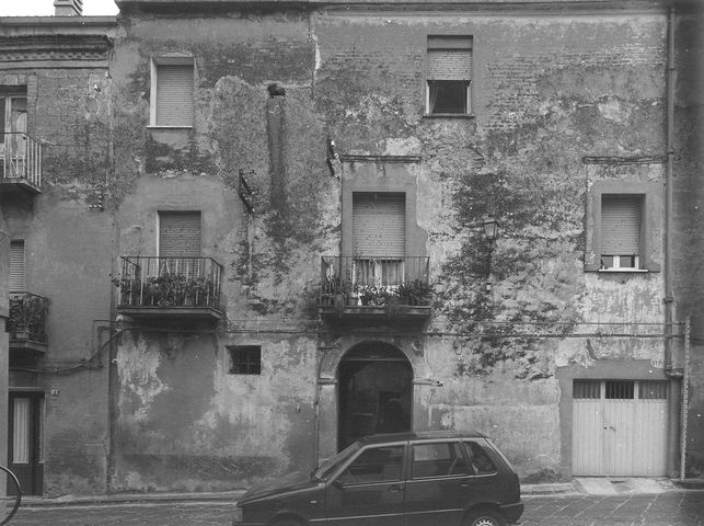 casa, a blocco, a corte, plurifamiliare