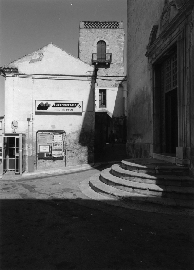 casa, a torre, con supportico