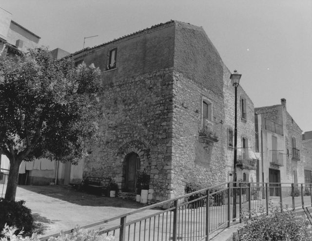Casa Perrotta-De Lisio )