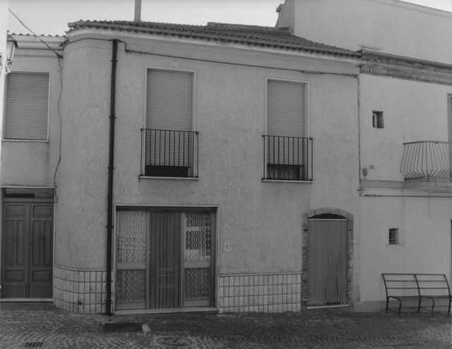 Casa Perrotta-Di Lisio )