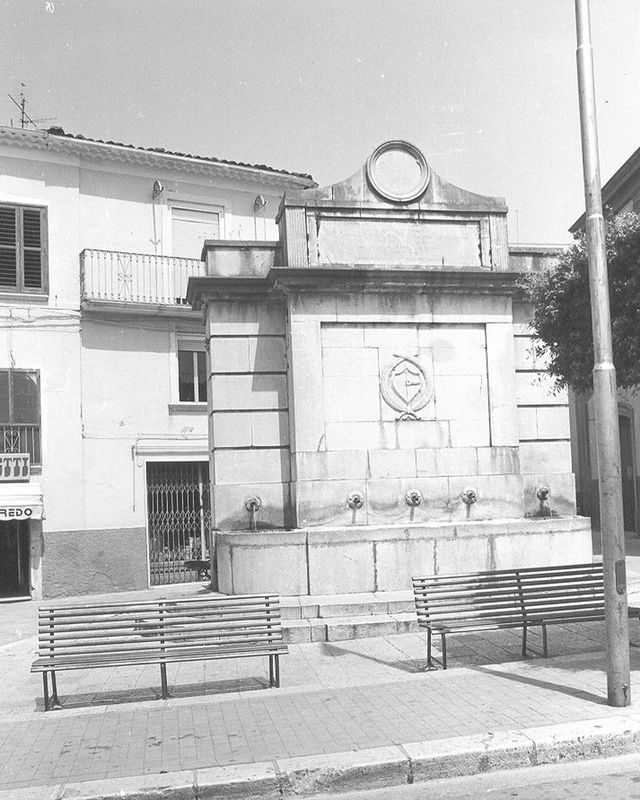 fontana, pubblica