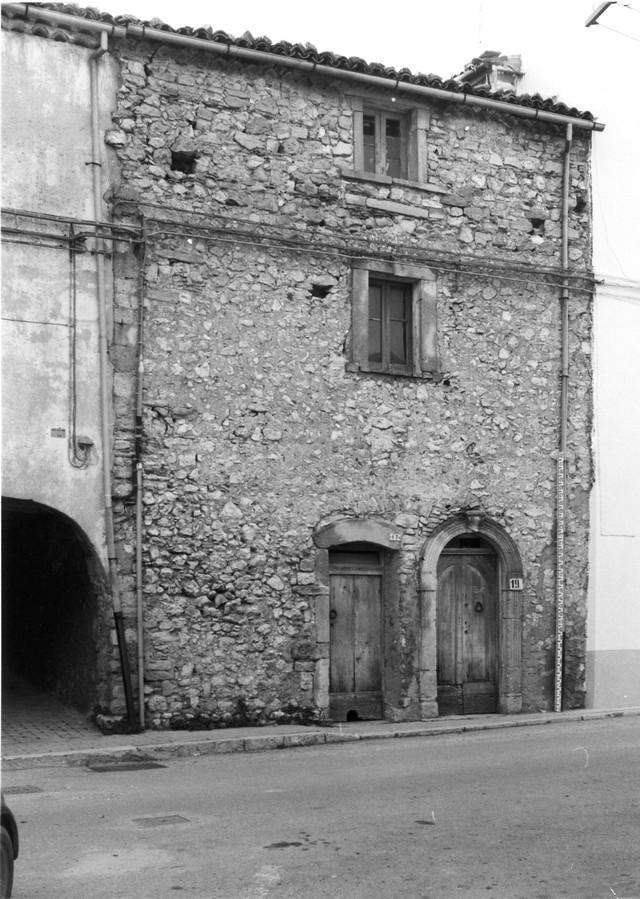 casa, a schiera, con porta urbica