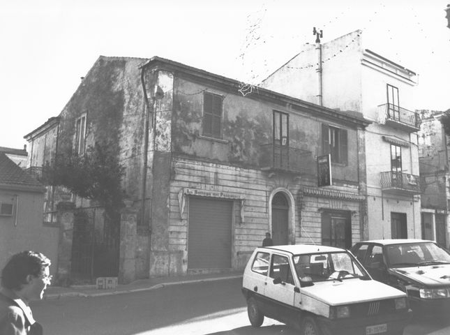 Palazzo con Sede Banca Marche
