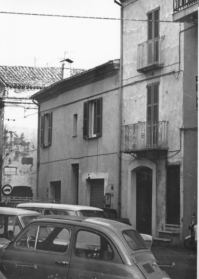casa, a schiera, con supportico, plurifamiliare