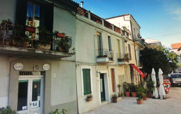 casa, a schiera, plurifamiliare