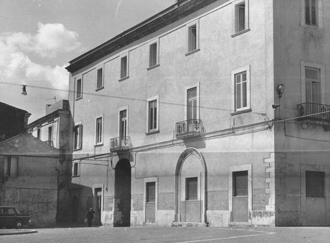 episcopio, palazzo ecclesiastico