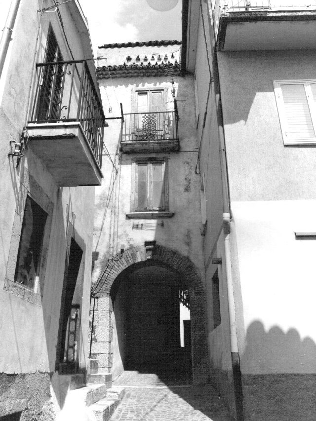 Casa Petrocelli-Porta Urbica