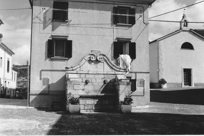 fontana, pubblica
