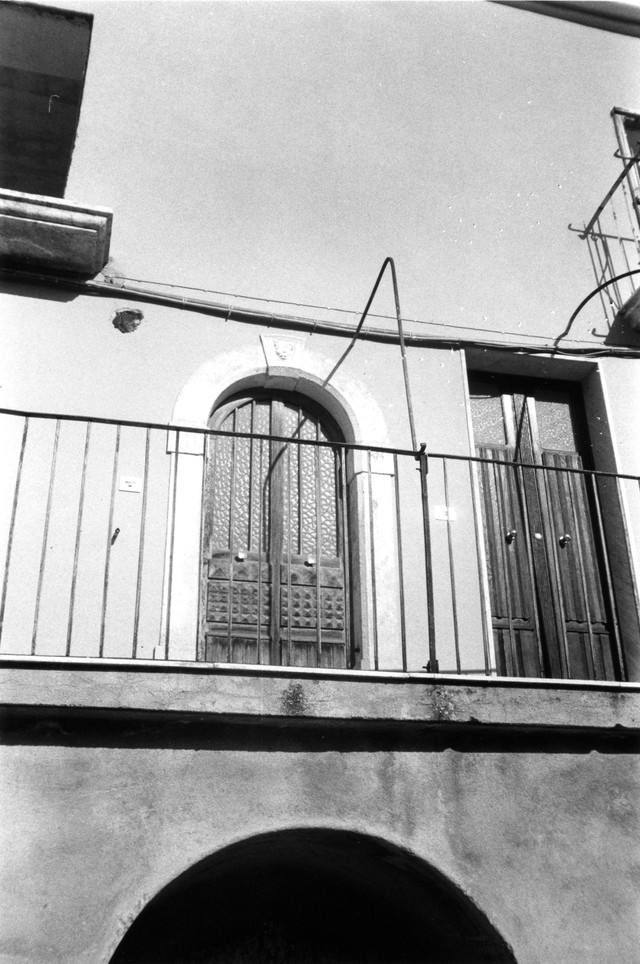 casa, a blocco, con porta urbica