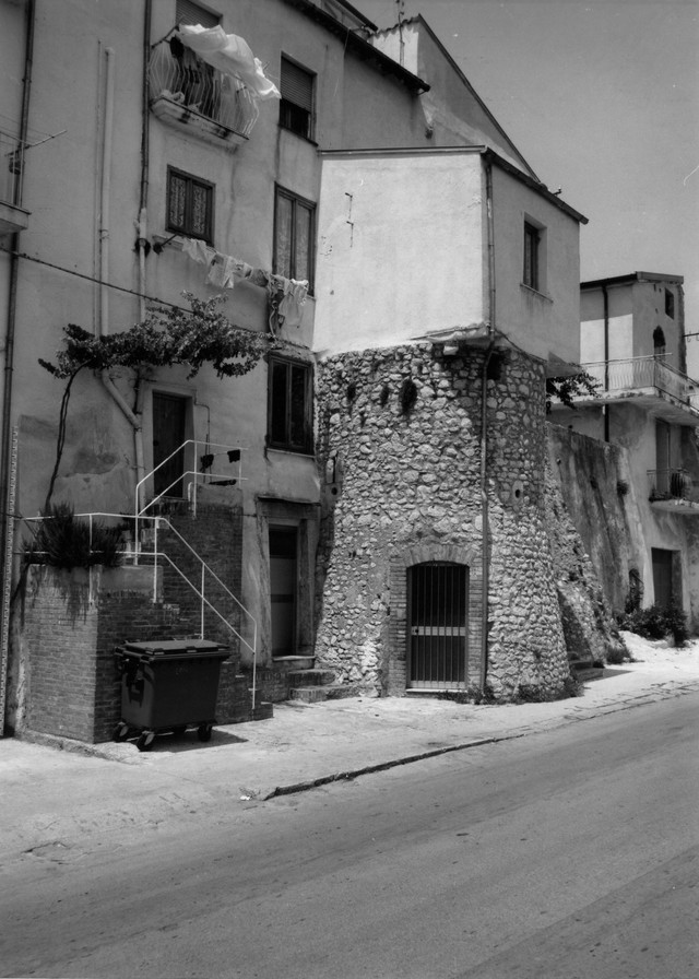 casa, a blocco, con torre