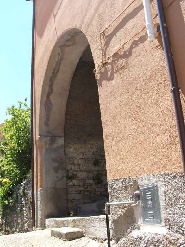 complesso di edifici, con supportico
