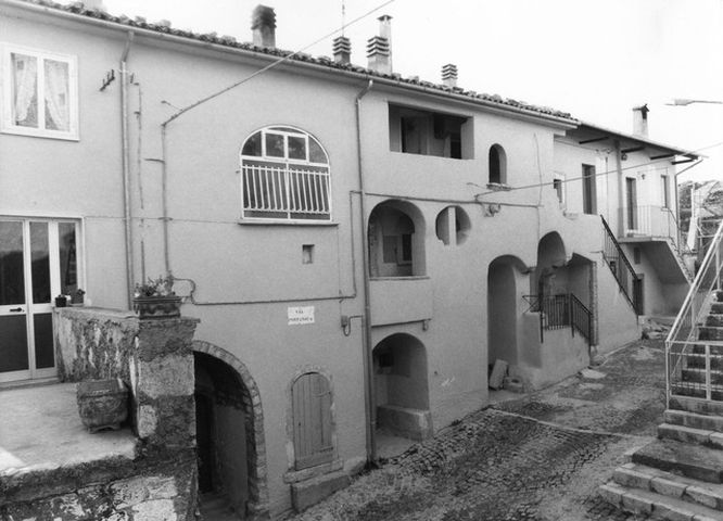 Case su cinta muraria-Porta Urbica