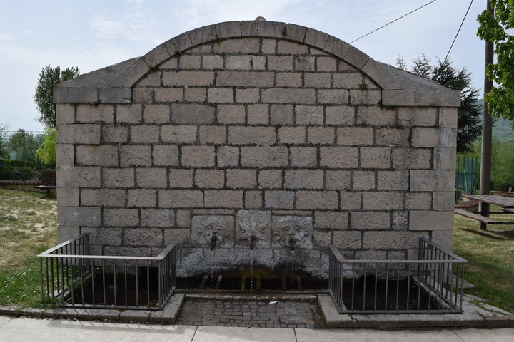 Lavatoio con fontanile