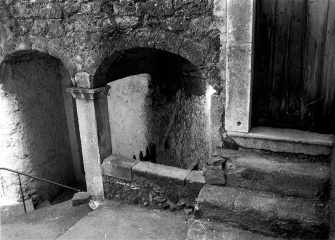 casa, a blocco, con portico