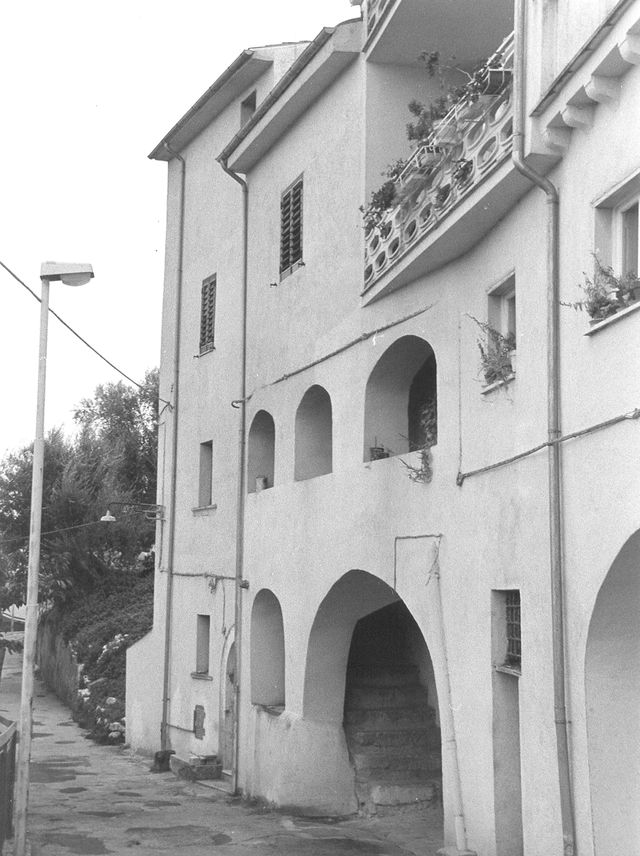 casa, in linea, plurifamiliare