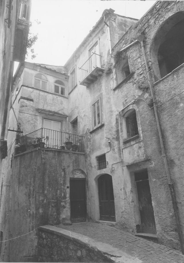 casa, a schiera, plurifamiliare