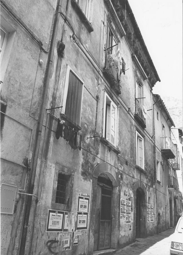 casa, a schiera, plurifamiliare