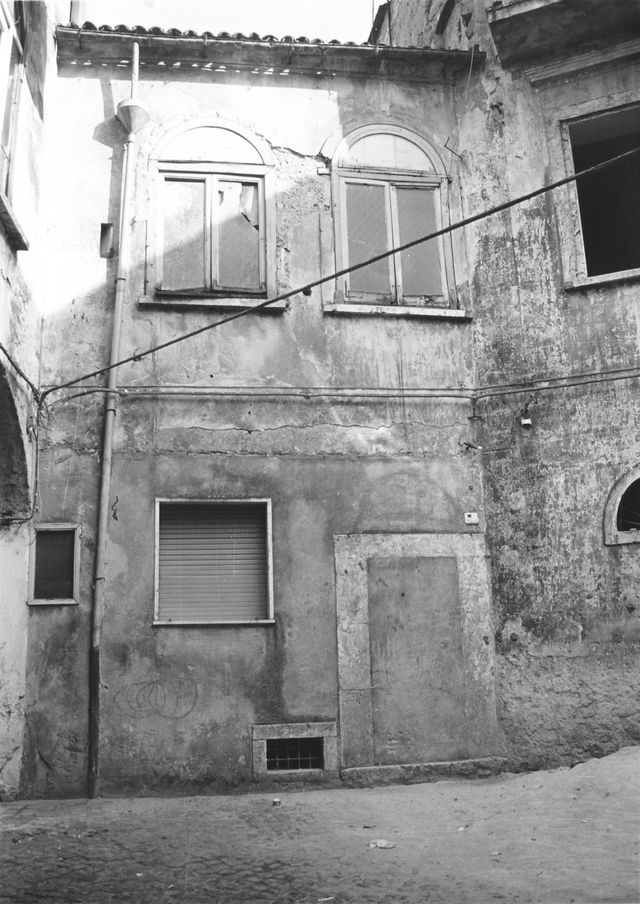 palazzo, plurifamiliare, con supportico