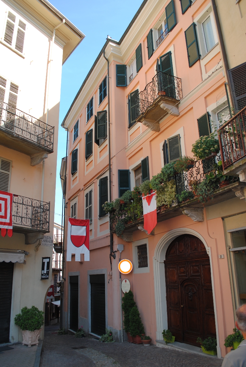 [Palazzo nobiliare in piazza Garibaldi, 2]