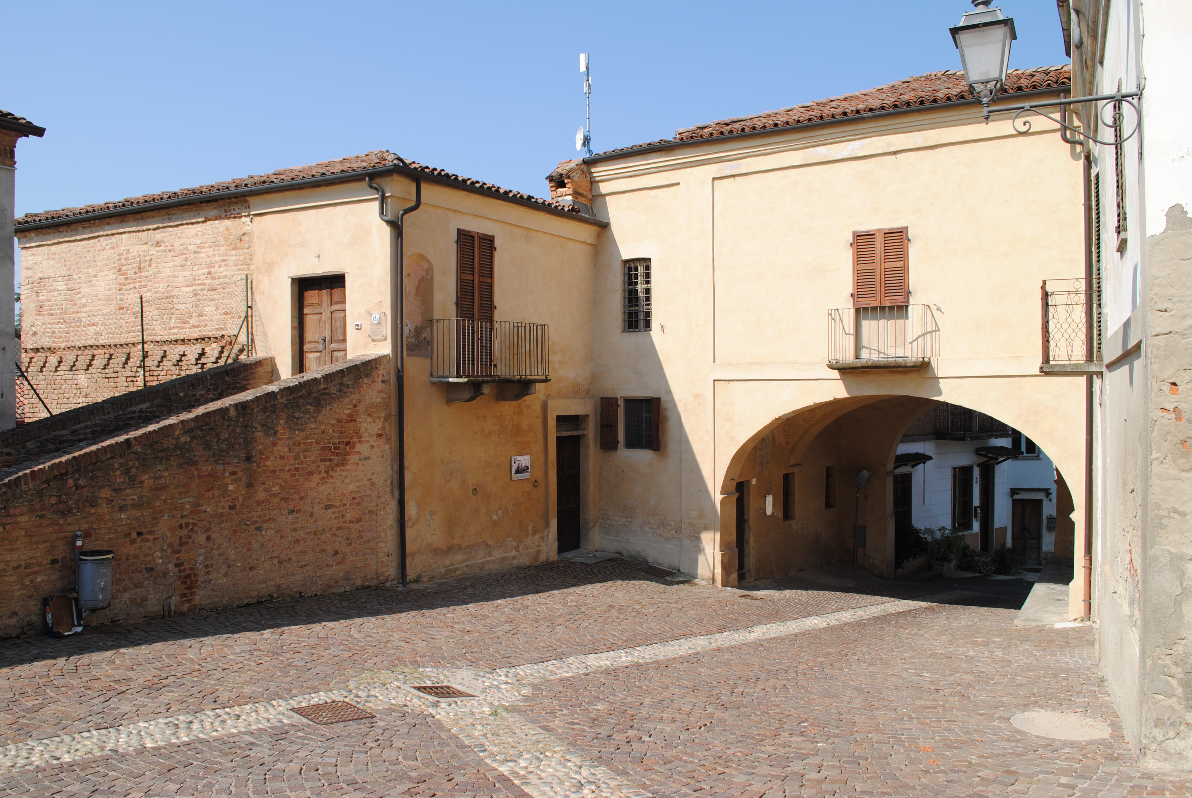 Prigioni e porta di accesso al Borgo