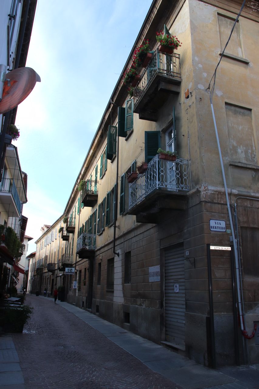 [Casa in Via Pertinace, 10]