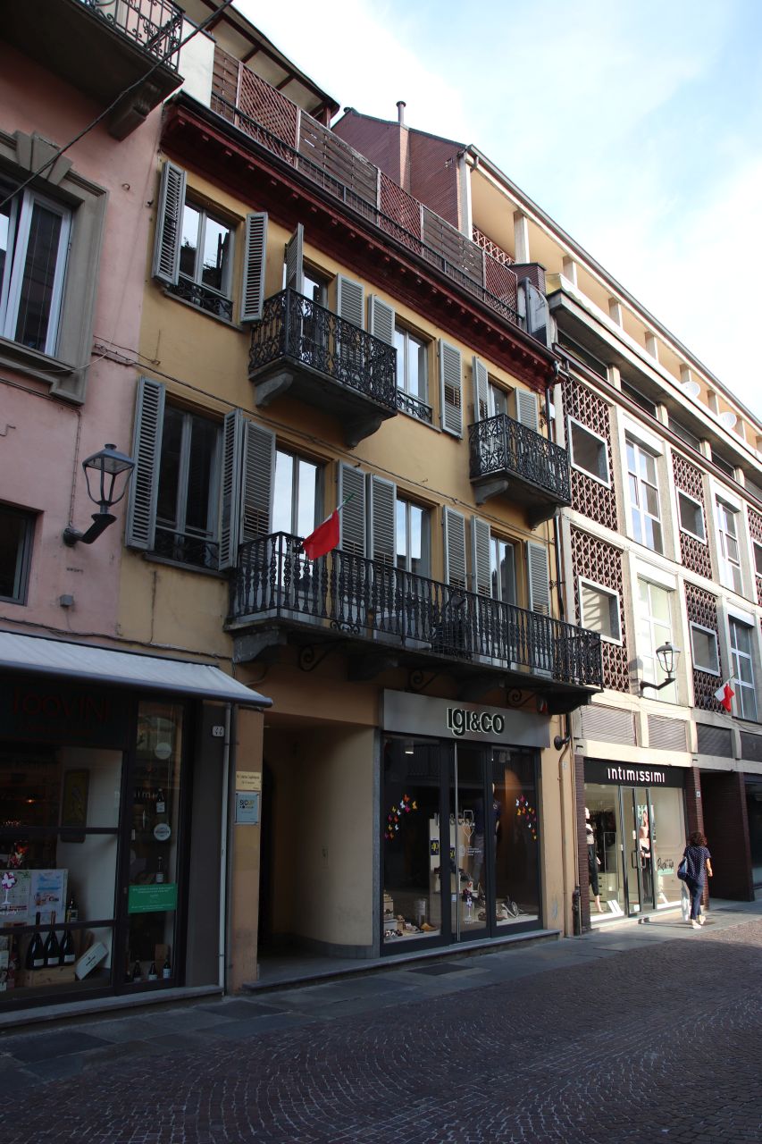 [Casa in Via Vittorio Emanuele, 42, 44]