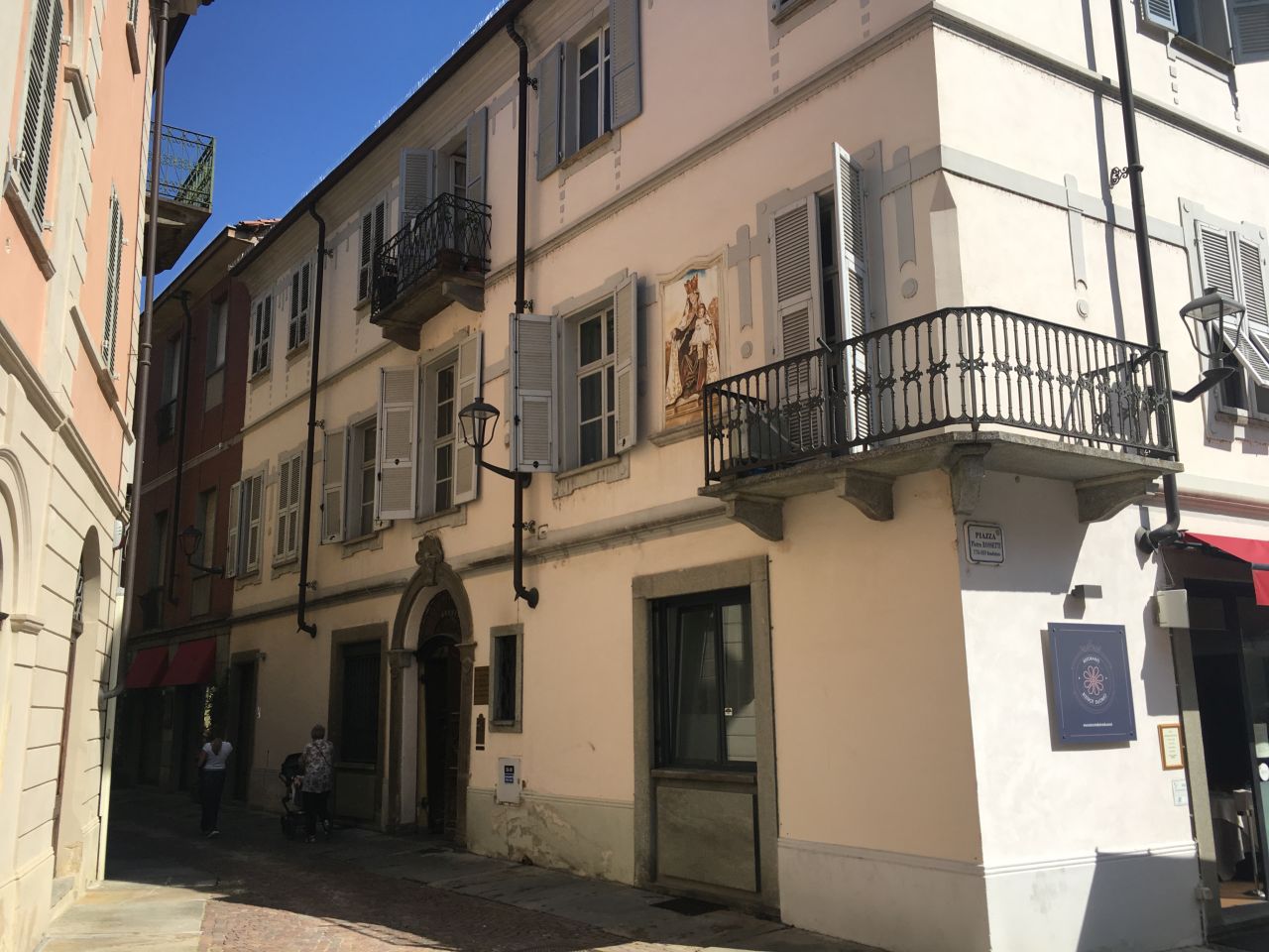 casa in piazza Rossetti n. 3