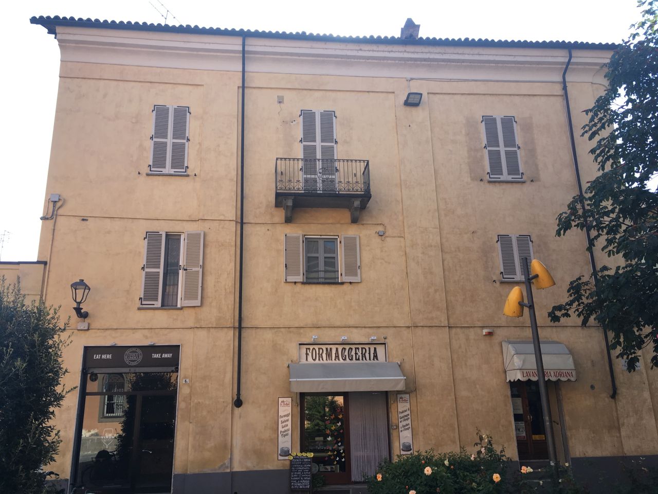 casa in piazza S. Francesco nr. 6 ang. via Cavour nr. 16