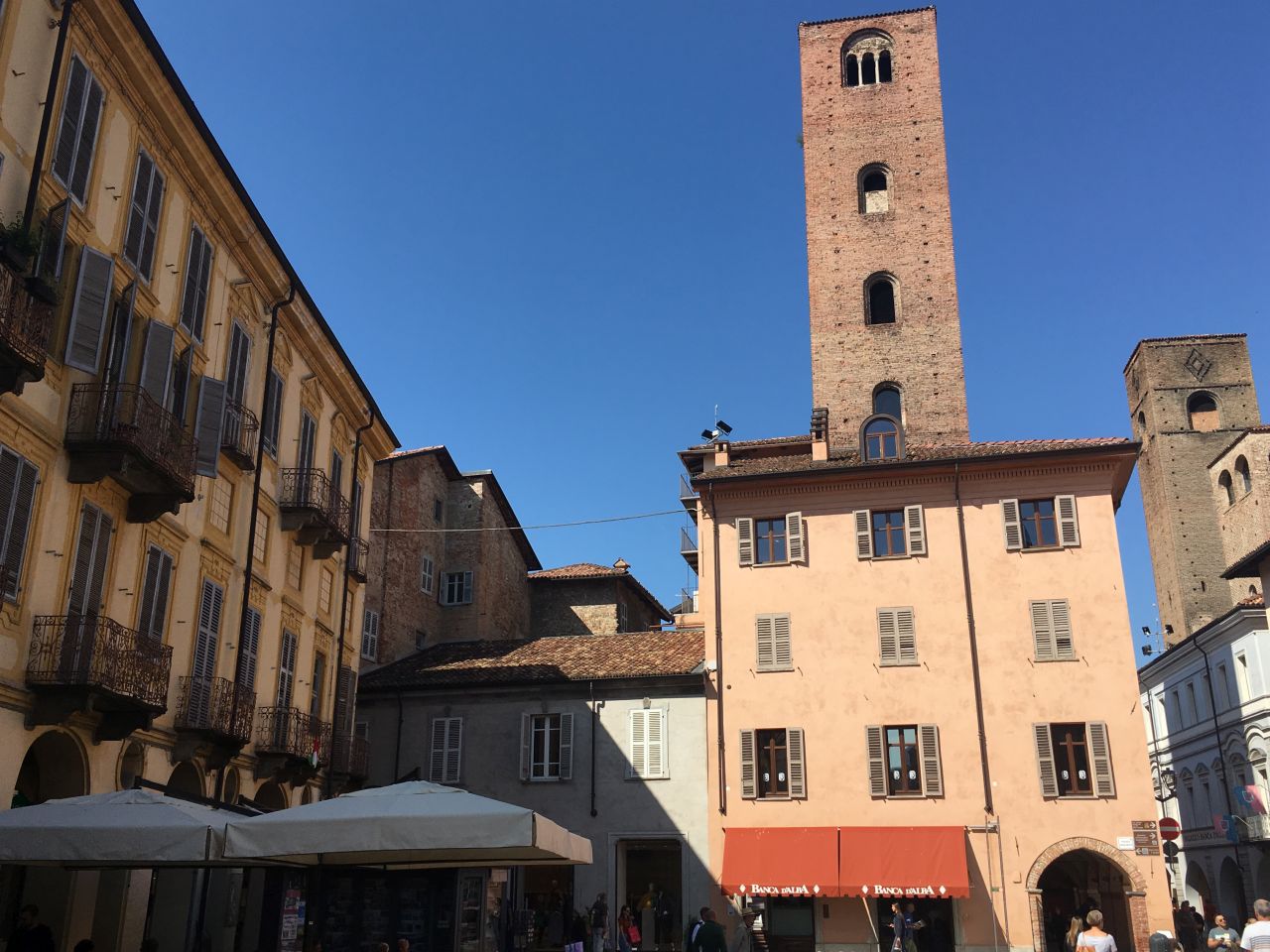 casa in via Cavour n. 1 ang. piazza Risorgimento