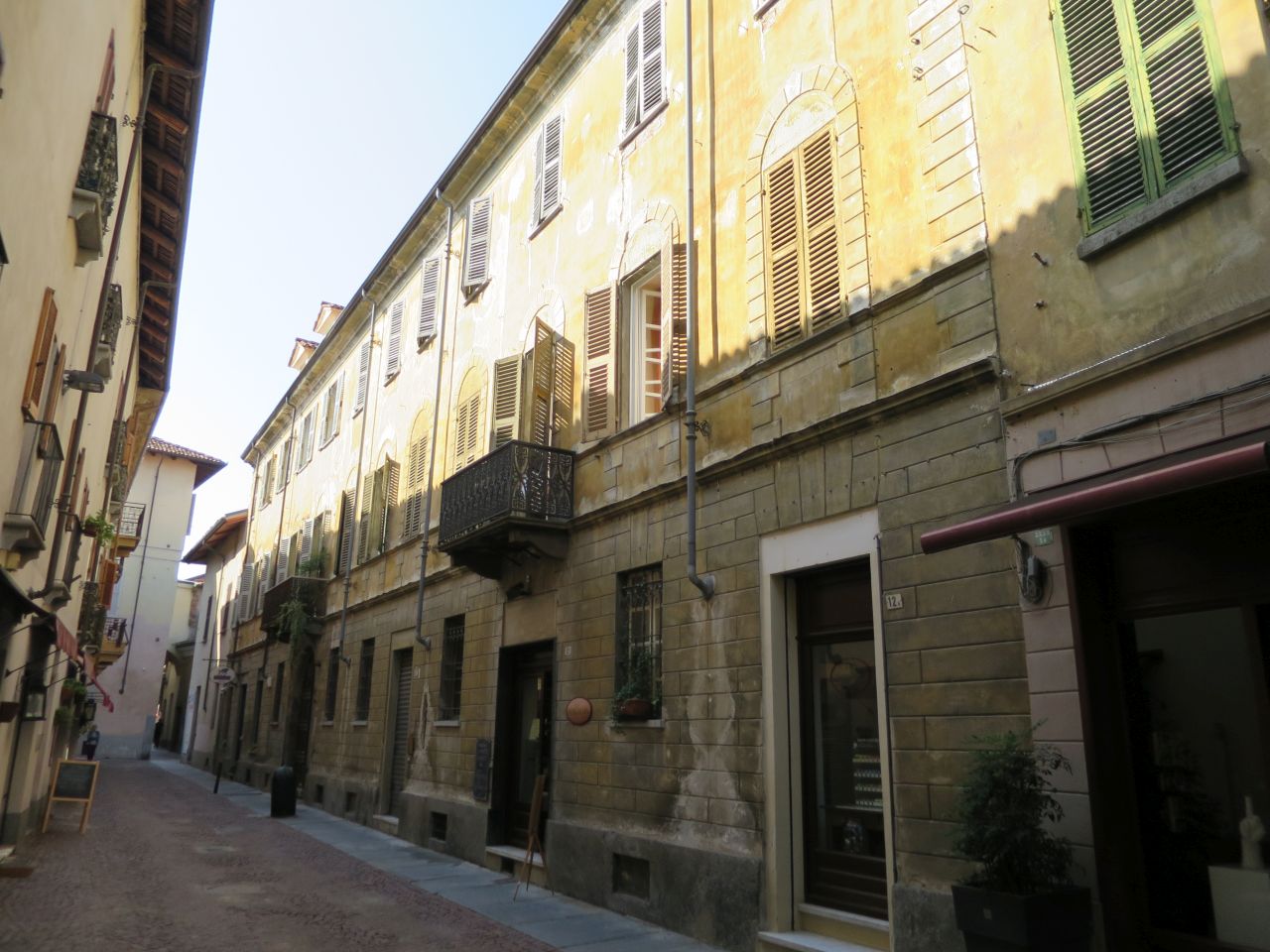 casa in via Pertinace, 12