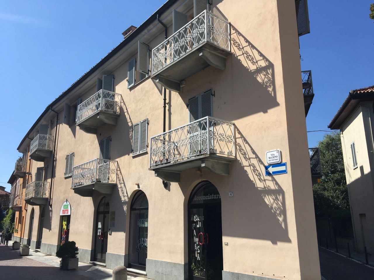 casa in via S. Giovanni 1 e 3, via Macrino 4