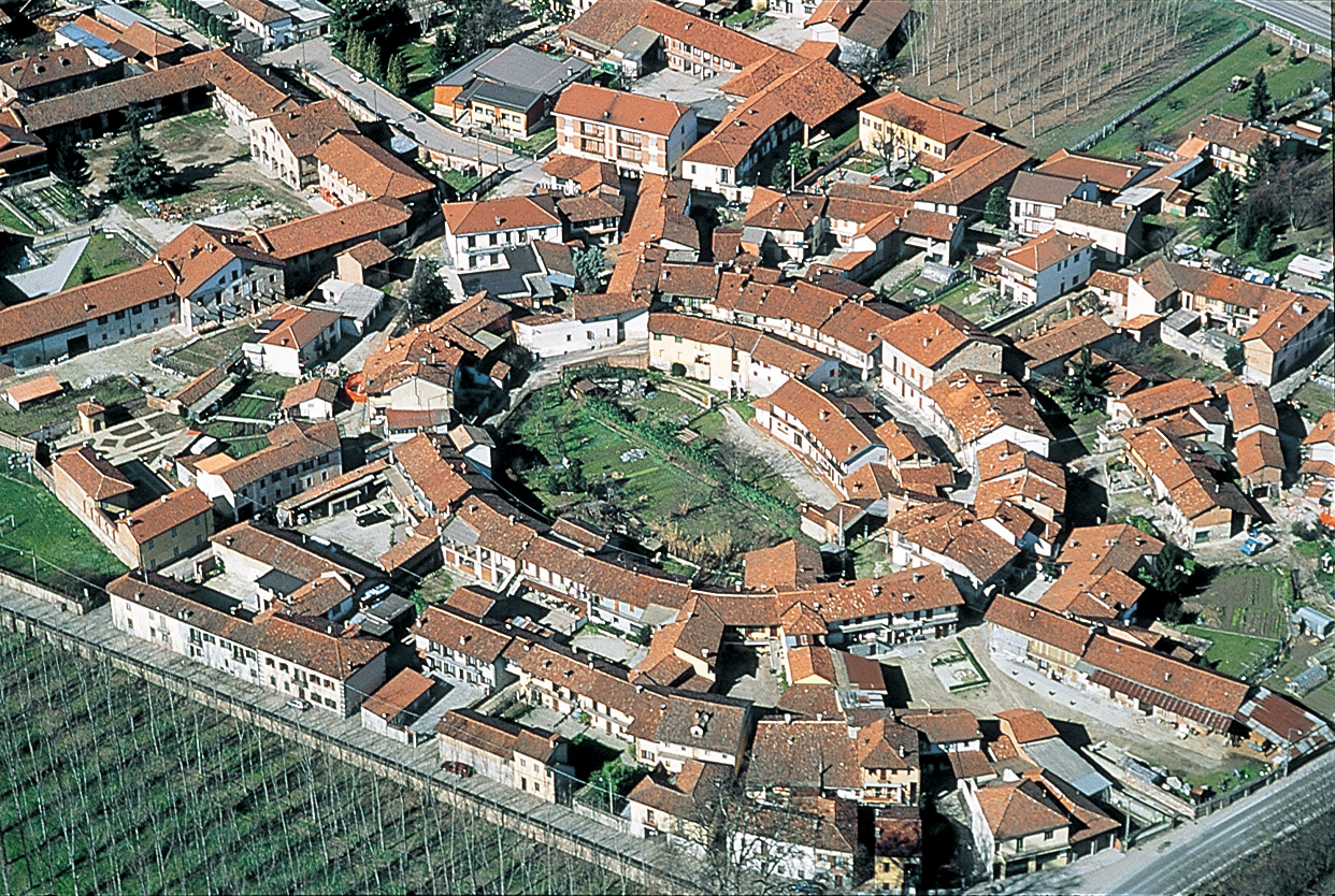 resti dell'anfiteatro romano di Pollenzo