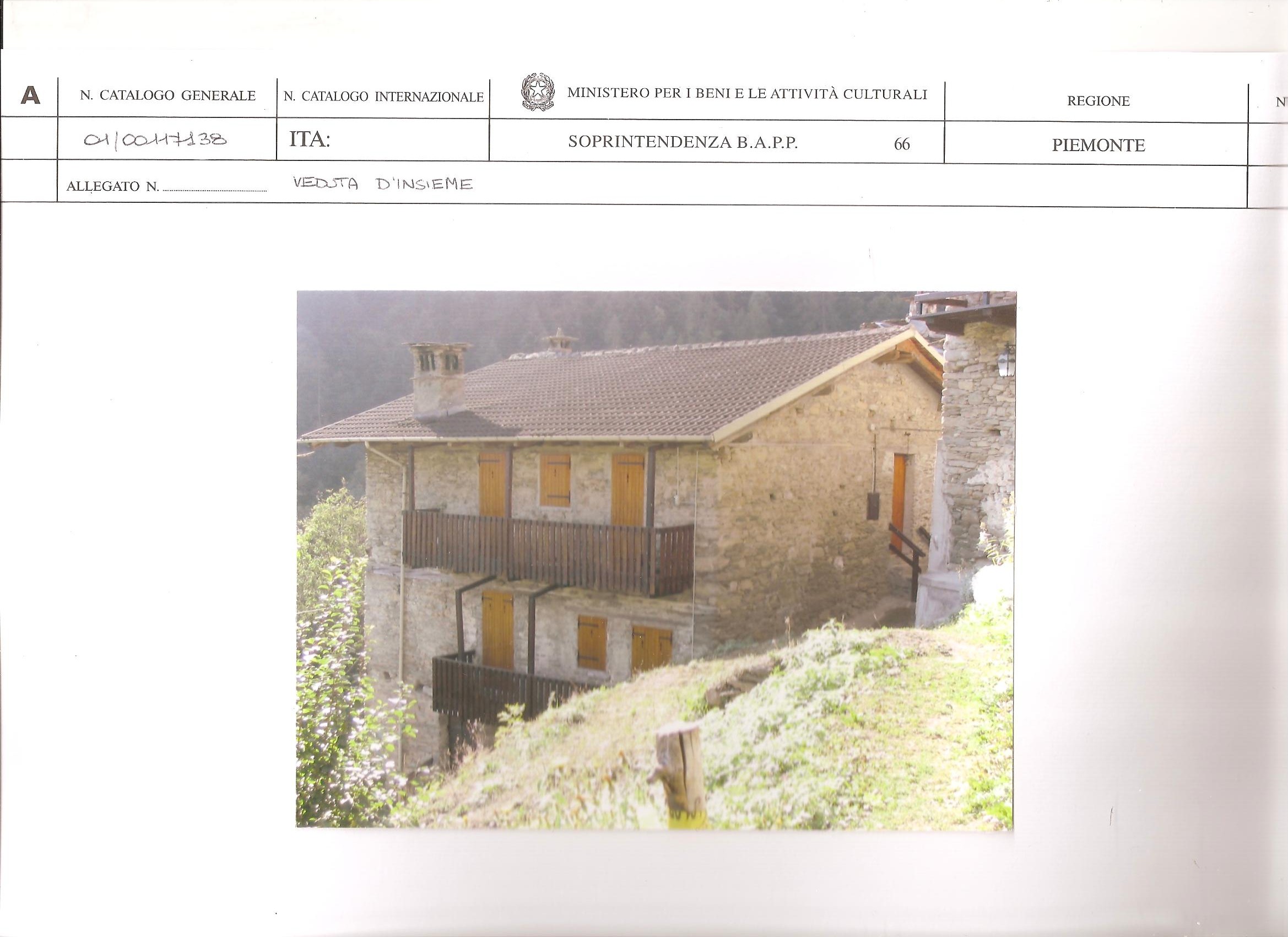 Casa con affresco