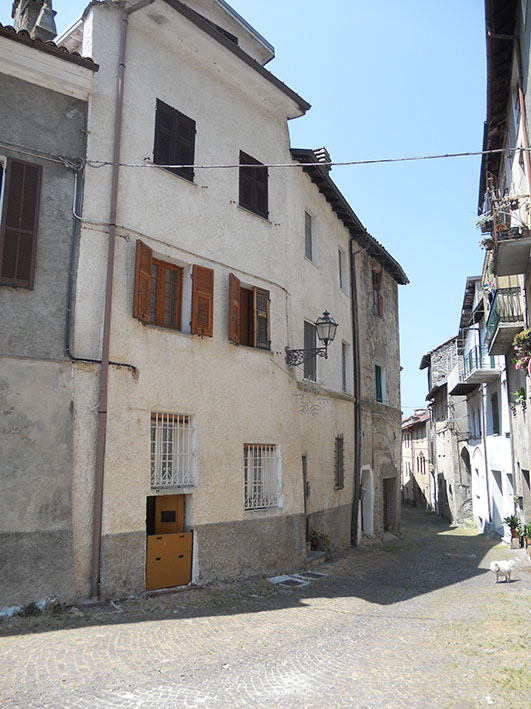 Casa, Via Cavour 234