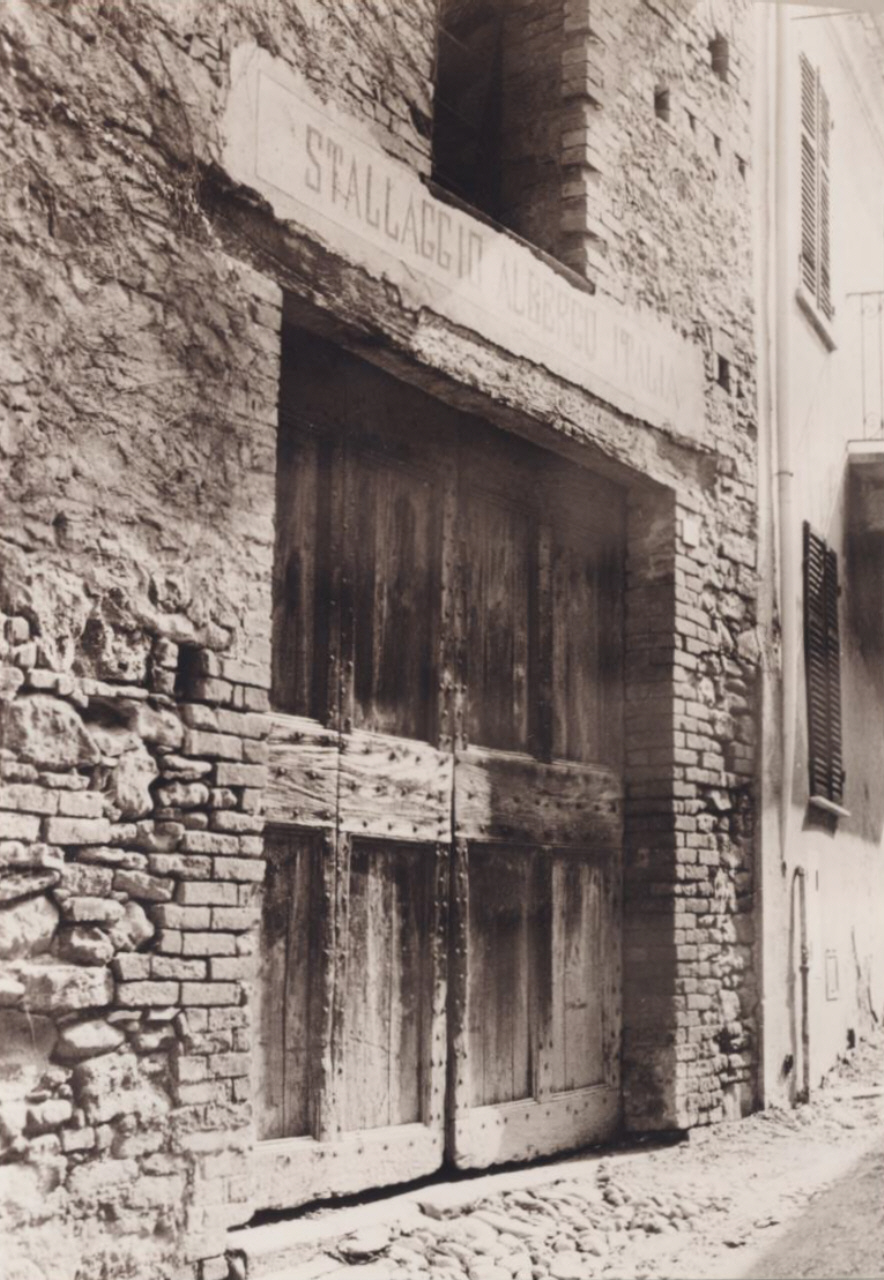 Portale di Casa Conterno