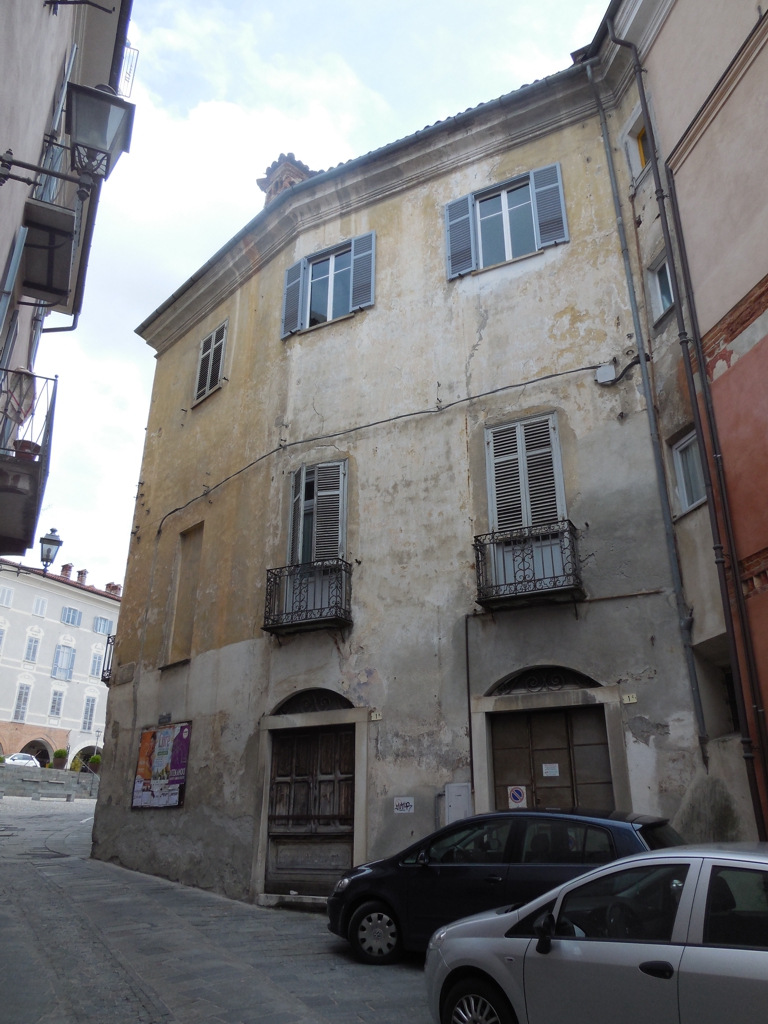 Casa in Via delle Scuole, 1