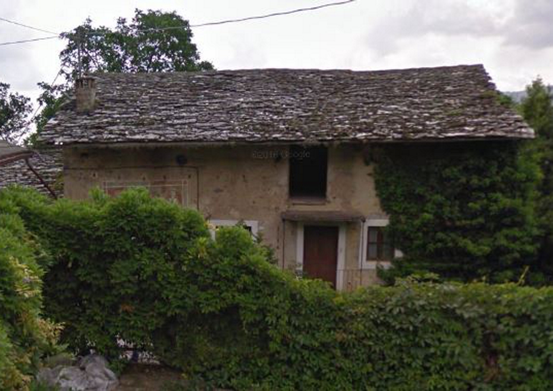 Casa con affresco