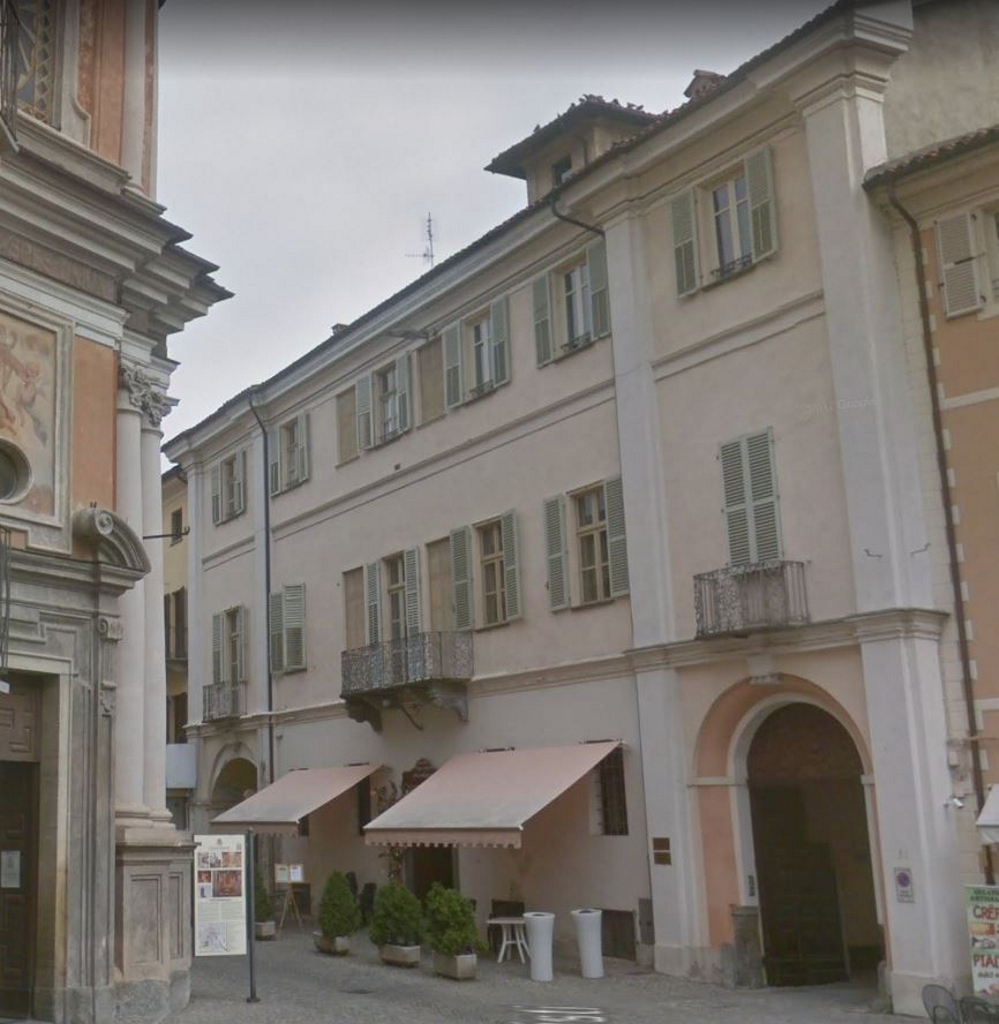 Casa in Piazza Cesare Battisti, 15