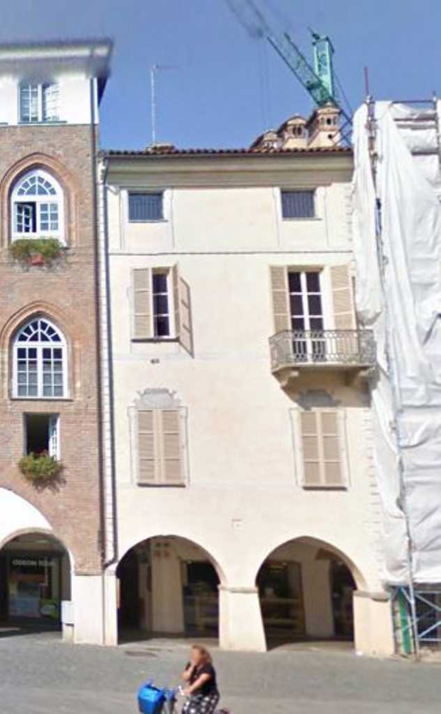 Casa in Piazza Santarosa 20, 21, 22