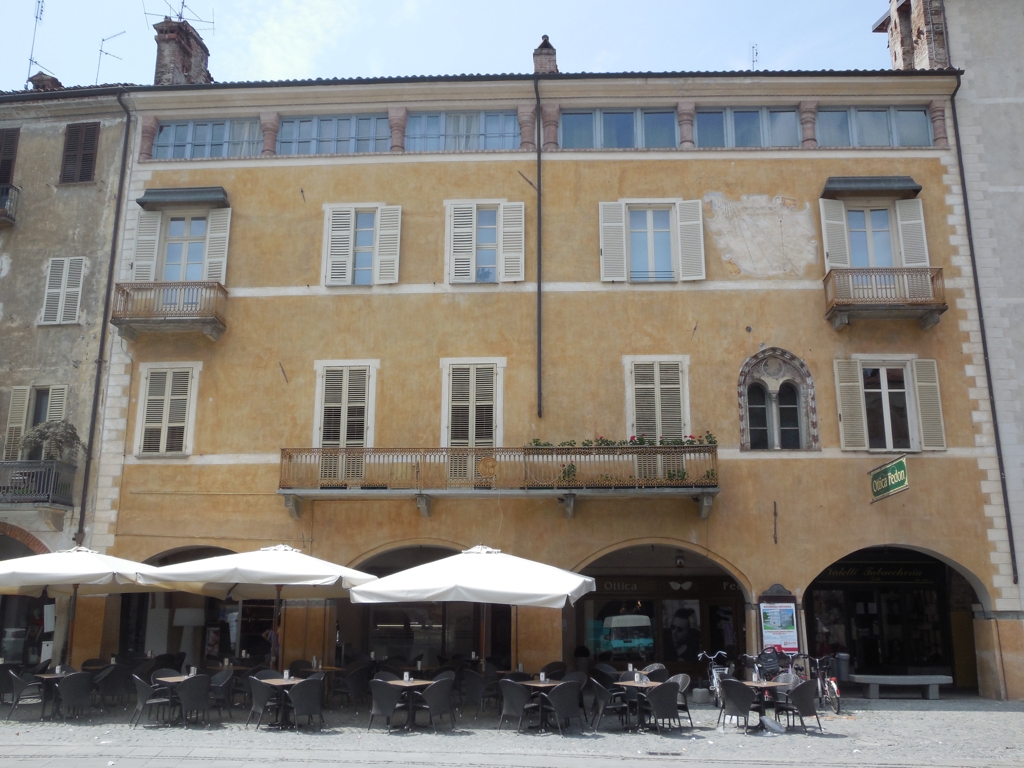 Casa in Piazza Santarosa 6, 7, 8, 9