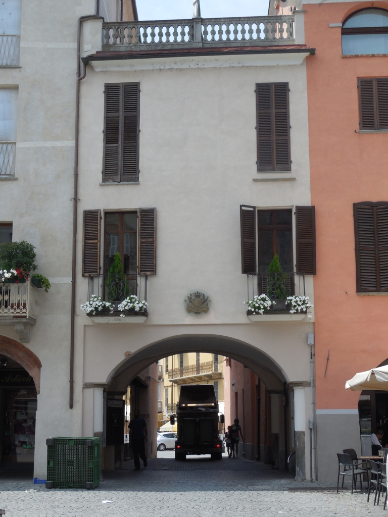 Casa in Piazza Santarosa, 12, 13