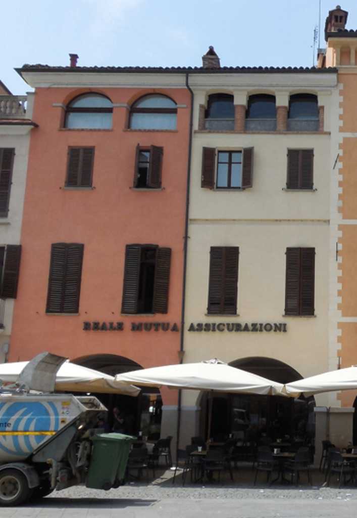 Casa in Piazza Santarosa, 14, 15, 16