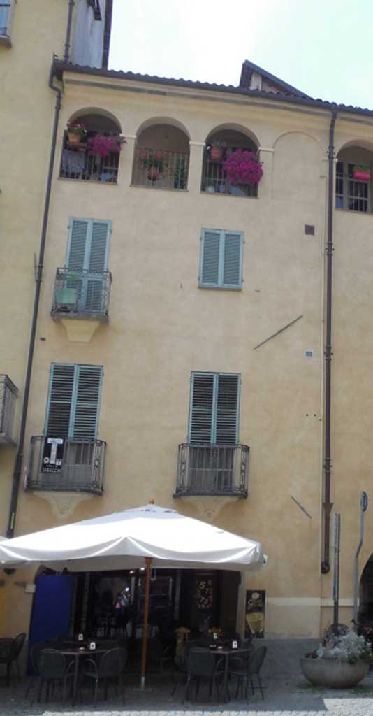 Casa in Piazza Santarosa, 33, 34
