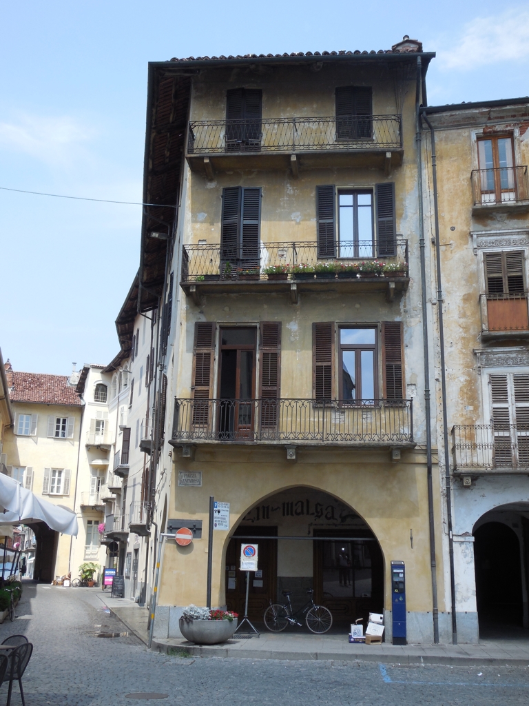 Casa in Piazza Santarosa, 37